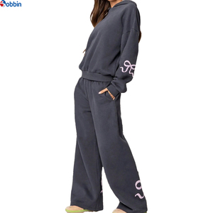 Conjunto Deportivo de Invierno Personalizado con Logotipo para Mujer, Sudadera con Estampado de Lazo y Pantalones Deportivos, Ropa Casual de Calle, Ropa Deportiva Informal - Product Image 1