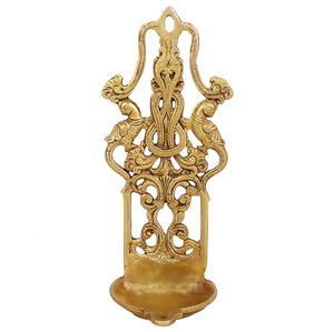 Ensemble de lampes à huile en laiton en forme de paon sur piédestal, avec un plateau de rangement et une poignée en anneau, disponible à prix de gros. - Product Image 5