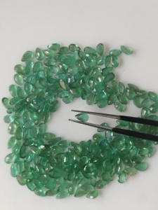 Esmeralda Verde Natural Sakota, Corte Pera de 6x4MM, Gemas Sueltas de la Mejor Calidad para Joyería - Product Image 1