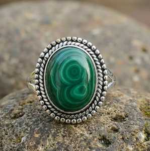 Anillo llamativo de malaquita – Anillo gótico de filigrana con gemas azules brillantes, anillo de plata hecho a mano, regalo para ella - Product Image 1