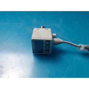 Pressostat numérique SMC ZSE60F-A2-62L + 853-050097-001, utilisé comme pièce détachée d'équipement semi-conducteur d'occasion - Product Image 1
