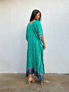 Caftán Verde Esmeralda con Tie Dye Negro, Vestido Cómodo para Playa, Resort o Salón - Product Image 5