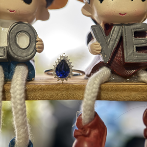 Bague de fiançailles pour femme en or blanc 14 carats plaqué rhodium, diamant de laboratoire de 1,50 carat, halo de 0,25 carat, pierres latérales, éternité complète, IGI - Product Image 1