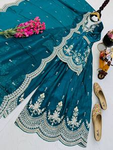 Nuevo Conjunto de Traje Sharara con Dupatta de Satén Reversible para Bodas y Fiestas Diwali, con Bordado y Lentejuelas, de Secado Rápido y Antiarrugas - Product Image 6