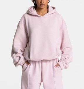 Ensemble de survêtement tendance pour femme, coupe oversize personnalisée, avec capuche et pantalon de jogging à taille élastique et passepoil blanc, à prix de gros avantageux - Product Image 3