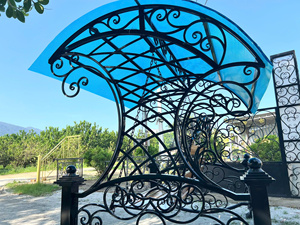 Chaise suspendue en fer forgé de luxe pour l'extérieur – Balançoire de jardin et balançoires de terrasse avec structure robuste et style élégant - Product Image 2