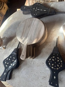 Tabla de cortar de madera hecha a mano, perfecta para regalar en bodas, aniversarios o eventos de inauguración de casas para amantes de la gastronomía. - Product Image 6