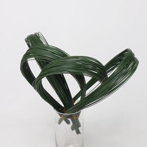 Feuilles de verdure artificielles en caoutchouc souple 100x0,9 cm pour mariages, Noël, Pâques, événements de remise de diplômes - Écologiques et légères - Product Image 4