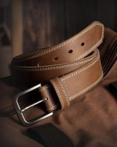 Ceinture en cuir de vachette marron avec boucle rectangulaire en acier, design décontracté et durable - Product Image 3