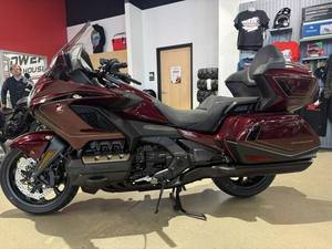 Moto de tourisme Gold Wing Tour 50e anniversaire 2026 1500cc pour adultes, EFI, ABS, GPS, Airbag, usage commercial routier, export, >80km/h, US - Product Image 3