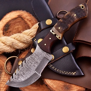 Cuchillo de caza y camping Nordic Forge Tracker de acero de Damasco, hecho a mano, con espiga completa, mango de cuerno de carnero y palisandro, con funda para transporte. - Product Image 1