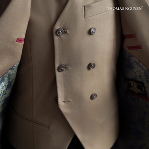 Traje de Hombre de Lujo de 3 Piezas Color Tabaco - Chaqueta, Pantalones y Chaleco a Medida |   Colección de Colores Naturales - Product Image 4