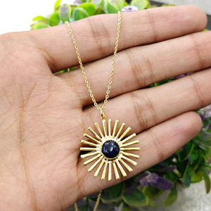 Collar de joyería celestial con colgante redondo de ónix negro con efecto rayos de sol, chapado en oro de 18k sobre latón, con cadena de cable, collar llamativo. - Product Image 3