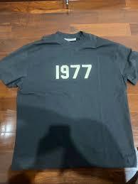 Camiseta Streetwear con estampado de 1977 |   Algodón de alta densidad de 240 g/m² |   Fabricante de Marca Privada Personalizada - Product Image 3