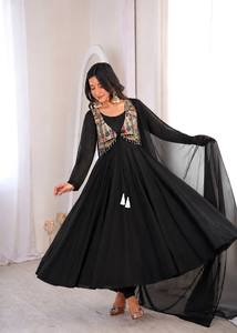 ชุดเดรส Anarkali สีดำสำหรับผู้หญิงจาก LD CREATION พร้อมเสื้อแจ็คเก็ตปักลายหลากสีสไตล์ชาติพันธุ์ ผูกด้านหน้า ความยาวปกติ เหมาะสำหรับงานปาร์ตี้ สไตล์อินเดีย - Product Image 1