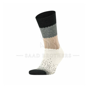 Chaussettes d'hiver durables avec grip antidérapant en silicone, tissu respirant et à séchage rapide pour l'entraînement au football et les séances de sport en salle de gym - Product Image 2