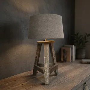 Lampe de table rustique à trois pieds en bois, base trépied robuste faite à la main avec abat-jour en tissu gris pour salon, chambre à coucher, décoration intérieure - Product Image 4