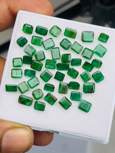 มรกตธรรมชาติจากแซมเบีย ทรงเอเมอรัลด์คัท 29.69 กะรัต พลอยสีเขียว ได้รับการรับรองจาก IGI เกรด AAA สีสวย เงางาม ขัดเงาอย่างสมบูรณ์แบบ เหมาะสำหรับทำเครื่องประดับ - Product Image 5