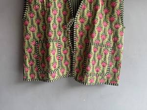 Chaleco Acolchado Floral para Mujer, Cuello en V, Frente Abierto, Bolsillos con Parches, Forro de Algodón Estampado, Estilo Primavera, REGALO PARA ELLA - Product Image 5
