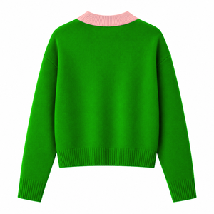 Suéter Acrílico Verde y Rosa con Cuello en V y Botones, Bordado con el Escudo de la Hermandad Alpha Kapa Alpha, Ropa Universitaria, Prenda Exterior - Product Image 4