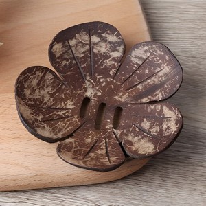 Jabonera artesanal de cáscara de coco con drenaje automático, accesorios de baño de lujo producidos en Vietnam - Product Image 1