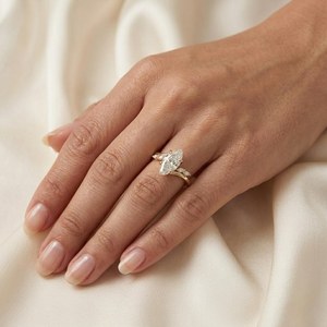 Anillo de compromiso de moissanita con corte marquesa de 1.50 CT, anillo de boda cruzado de oro de 14K, anillo de promesa de cinco piedras para aniversario - Product Image 5
