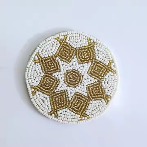 Sous-verre élégant fait main avec broderie perlée, perles vibrantes, motif unique et travail de fil fin - Product Image 5