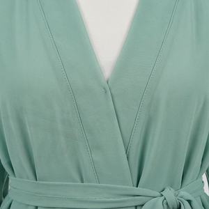 Abaya ouverte avec manches évasées et ceinture, tissu doux, idéale pour la superposition, tenues décontractées ou formelles, vêtements modestes de haute qualité. - Product Image 4