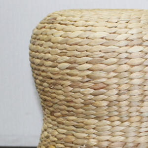 Otomana de Almacenamiento Trenzada de Jacinto de Agua Hecha a Mano en Vietnam, Ecológica, para Sala de Estar - Product Image 3