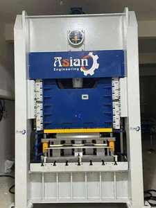 Système de fabrication de boîtes alimentaires en aluminium à 4 cavités à haut rendement avec alimentation de précision - Product Image 3