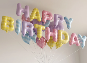Ballons en mylar en forme de lettres pour anniversaires, remises de diplômes et autres événements - Utilisation en intérieur - Product Image 3