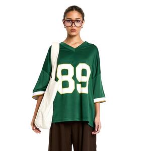 Camiseta de fútbol americano de poliéster 100% con cuello en V para mujer al por mayor, nueva camiseta de fútbol de gran tamaño a la moda para mujer, lo mejor para el verano - Product Image 1