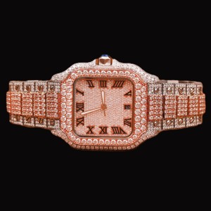 Montre pour homme bicolore style hip-hop avec boîtier carré, cadran à chiffres romains, fonction date automatique, entièrement sertie de moissanite et de diamants ronds - Product Image 1