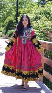 Vestido largo bordado afgano para mujer, de manga larga, cuello alto, estilo bohemio, línea A, con patrón de trabajo manual en colores contrastantes - Product Image 4