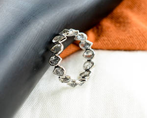 Anillo de Plata de Ley 925 con Cuarzo Rutilado Negro Natural, Corte Pera, Estilo Elegante, Noir Essence - Product Image 3