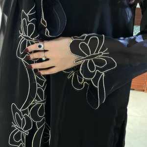 Ensemble de costume de soirée en satin de créateur avec travail de diamants - Product Image 5