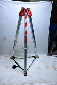 Kit de Trípode de Rescate de Aleación de Aluminio Duradero con Construcción Resistente a la Corrosión para Entornos Industriales por Tirupat Industry - Product Image 2
