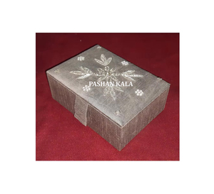 Nuevo y Atractivo Joyero Cuadrado Hecho a Mano con Bordado Zari en Color Azul para Regalo de Boda y Festivales y Uso Multipropósito - Product Image 2