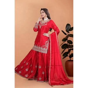 Nueva Colección Moderna y Elegante de Kurta, Plazzo y Dupatta en Seda Chinon Pura con Atractivos Bordados de Secado Rápido - Product Image 1