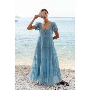 เดรสยาวพิมพ์ลายดอกไม้สไตล์โบฮีเมียนสำหรับผู้หญิง คอวี แขนพอง ทรงปกติ ผ้าฝ้าย 100% ลายมัดย้อม เหมาะสำหรับฤดูร้อนและวันพักผ่อนริมชายหาด - Product Image 1