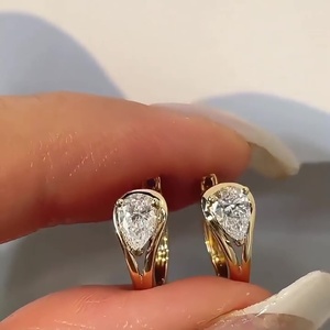 Boucles d'oreilles créoles VVS DIAM pour femme, vintage, en platine jaune PT-950, moissanite taille ovale, sertissage griffe, certifiées par un tiers - Product Image 1