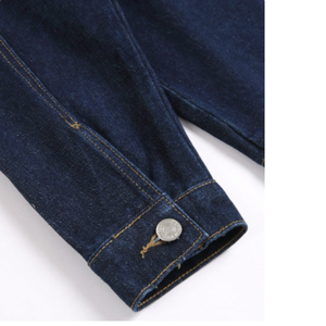 เสื้อโค้ทเดนิมทรงทรัคเกอร์สีน้ำเงินเข้มสไตล์วินเทจ ตกแต่งด้วยผ้าปะติด  แบบมีกระเป๋าหลายช่อง  สำหรับงานหนัก  สวมใส่สบายๆ  ติดกระดุมด้านหน้า  เสื้อคลุมผู้ชาย - Product Image 6