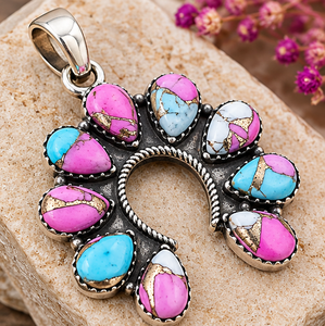 Pendentif en argent turquoise Cotton Candy pour femmes, incrustation de pierres précieuses multicolores rose et bleu, style Squash Blossom, bijoux - Product Image 1