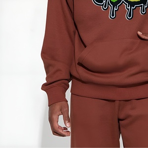 Sudadera con Capucha Oversize de Algodón y Felpa con Estampado de Graffiti Marrón, Estilo Urbano, Personalizable OEM ODM - Product Image 3