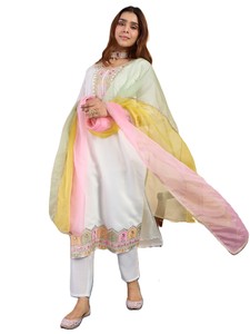 Ensemble Salwar Kameez en Mélange de Soie pour Femmes avec Broderie, Manches Trois Quarts, Longueur Entière, Vêtement Casual, Style Printemps-Été - Product Image 2