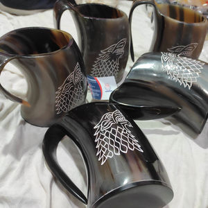Mug de haute qualité fait main, inspiré du monde viking et nordique, avec logo du loup Fenrir de Game of Thrones, en véritable corne de buffle, pour bière, cidre, méad et vin. - Product Image 3