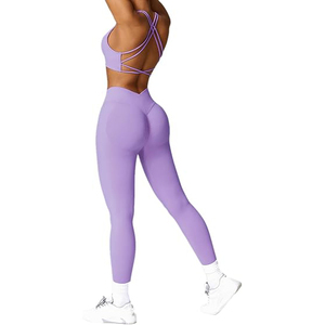 Ensemble de yoga pour femme Collection Capsule, tons neutres pastel profonds, soutien-gorge de sport, leggings taille haute, design à motifs modulaires, nylon et élasthanne - Product Image 1