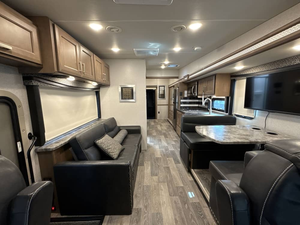 Used 2023 T-h-o-r O-u-t-l-a-w 38MB Travel <b>Trailer</b> - Product Image 3