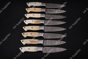 Couteaux à steak en acier Damas faits à la main UA Supplies, ultra-affûtés, manche ergonomique en os de chameau, design moderne, finition brossée - Product Image 3