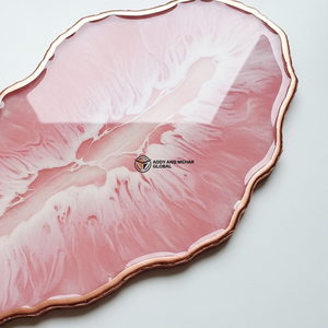 Plateau en résine rose poudré de luxe avec bordure dorée métallique |   Plateau décoratif design de luxe en résine rose blush - Product Image 3